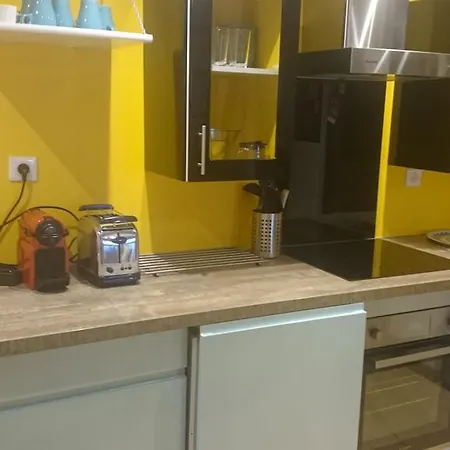 Charming Hypercentre